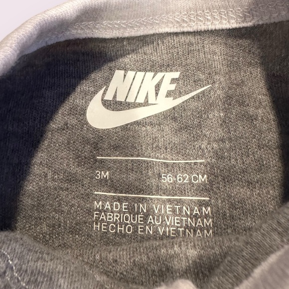 Baby Nike One Piece Footie Set - Gray Smiley Face and Multicolor - Picture 4 of 9